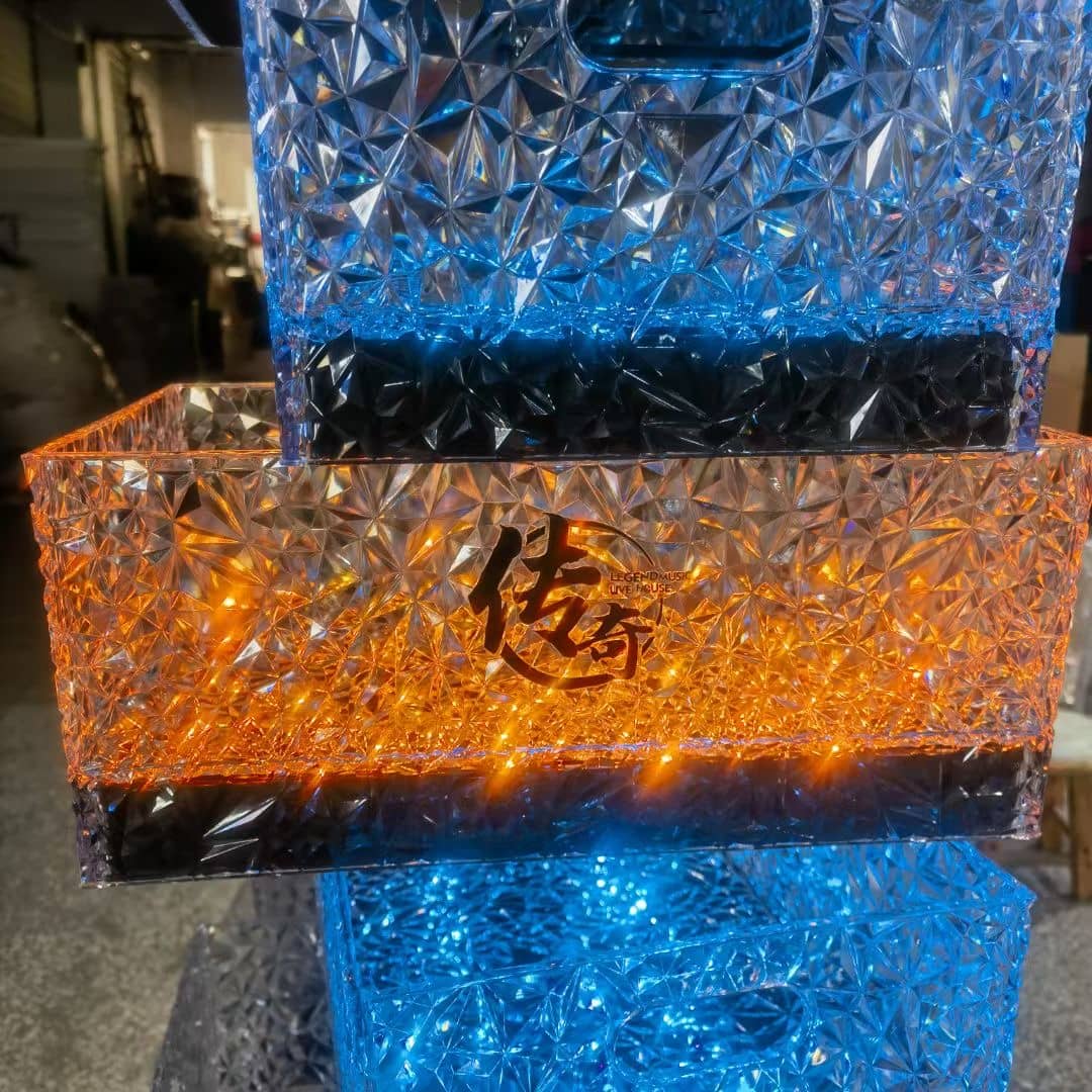 Producing cracked ice buckets